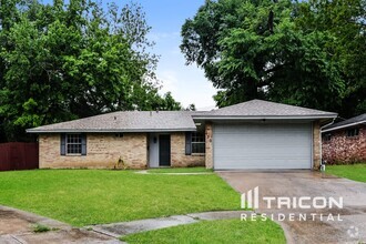 Building Photo - 430 Shorewood Dr