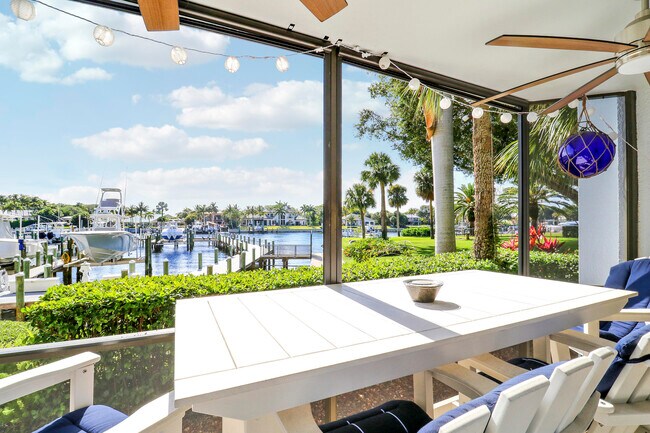 Foto del edificio - 515 Bay Colony Dr N