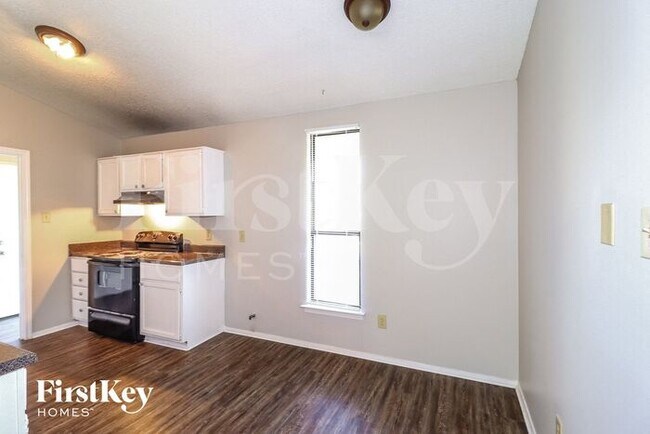 Foto del edificio - 5798 Jardin Pl