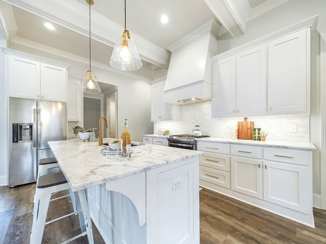 Foto principal - New in Broussard, LA – Stunning 4 Bed, 3 B...