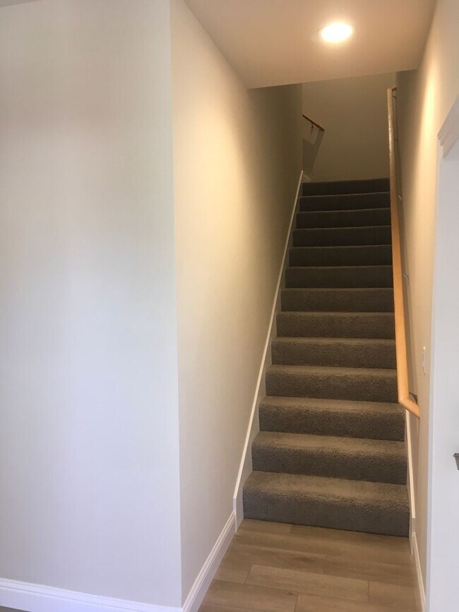 Foto del edificio - Villa Del Lago Subdivision 2 story townhome