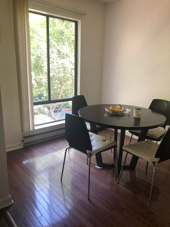Dining room - 5 Commodore Dr