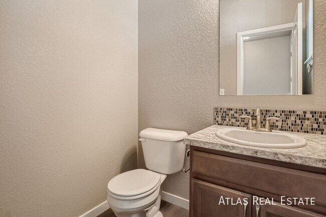 Building Photo - 1121 104th Ave