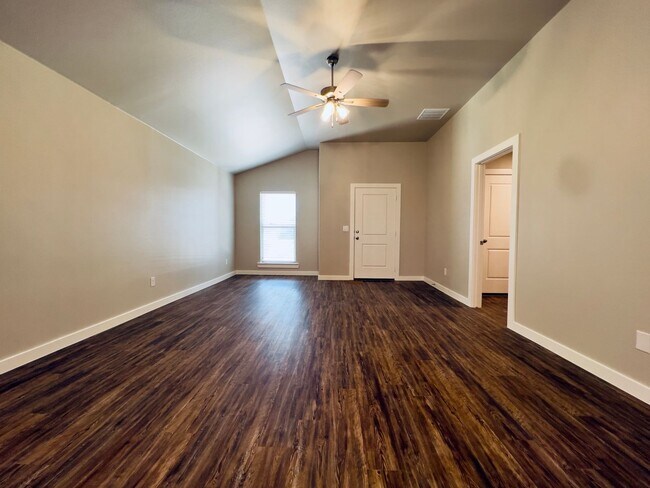 Foto del edificio - Pre-Leasing for August: Recently Construct...