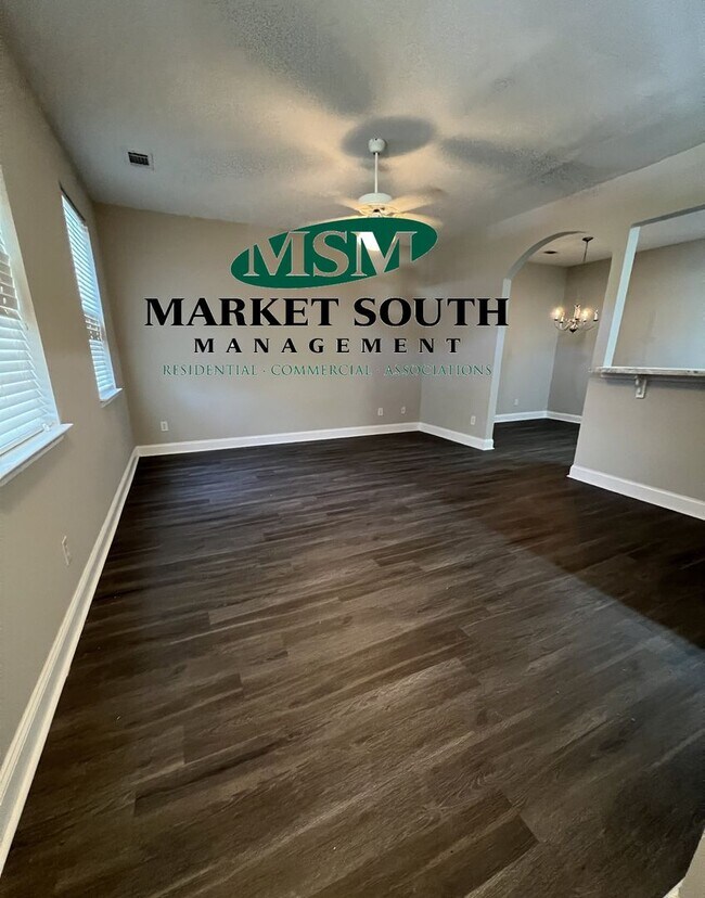 Foto del edificio - UPDATED RICE HOPE TOWNHOME