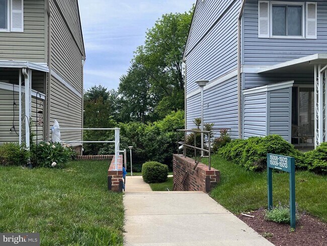 Foto del edificio - 15012 Eardley Ct