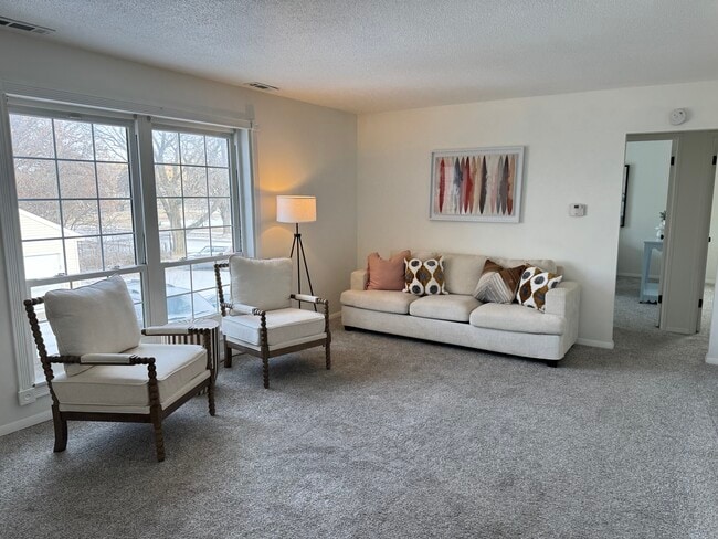 Building Photo - 1120 E 6th St