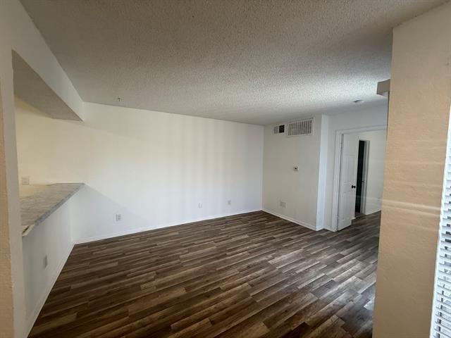 Foto del edificio - 9813 Walnut St