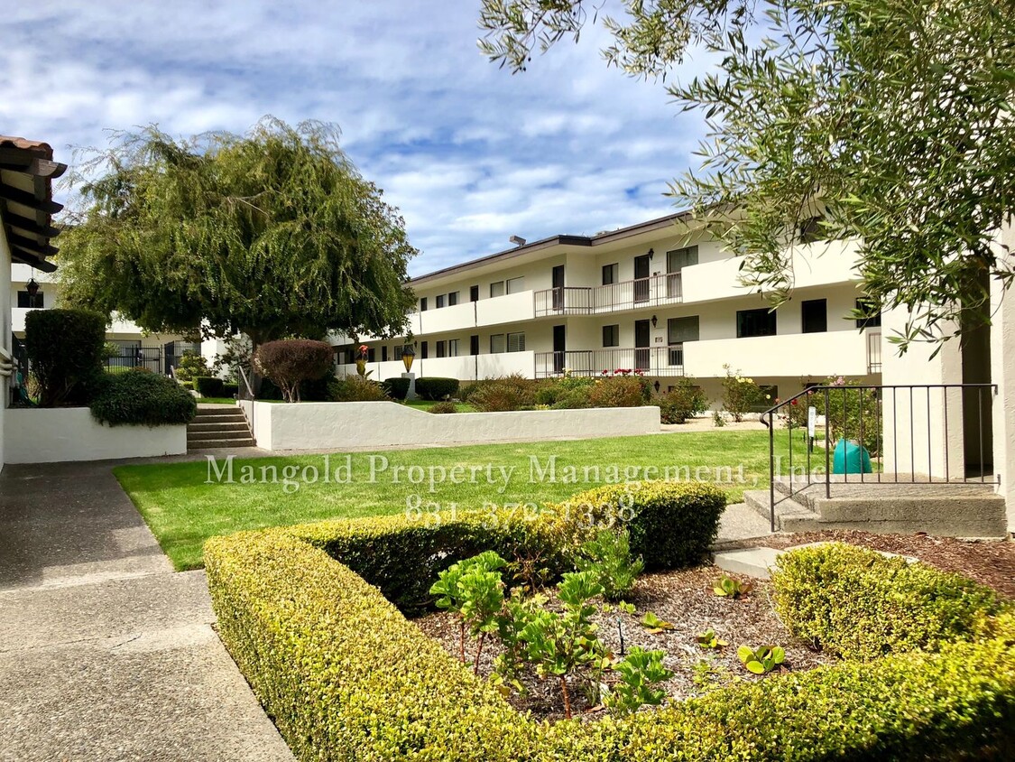 Foto principal - Spacious One-Bed One-Bath Condo Located At...