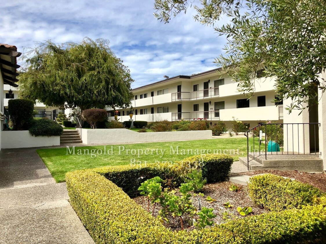 Primary Photo - Upstairs 1-Bed, 1-Bath Condo Located At Oc...