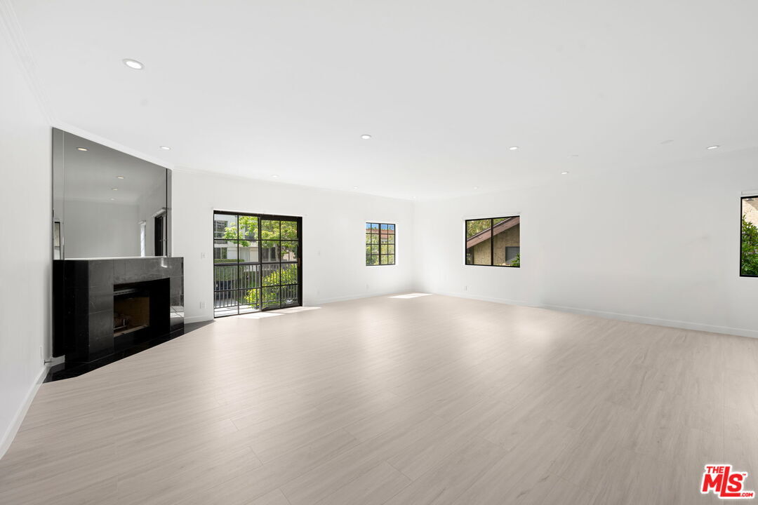 Foto principal - 11737 Darlington Ave