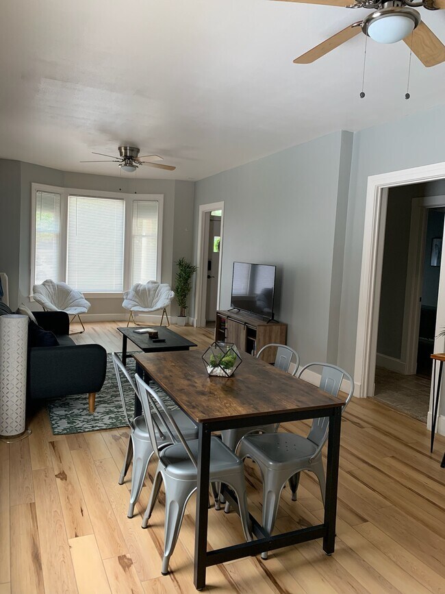 Family room - 725 N Tejon St