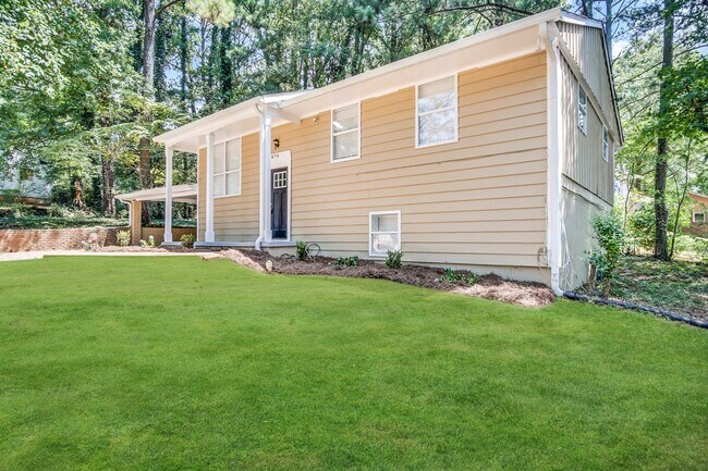 Building Photo - 2876 Battle Forest Drive
