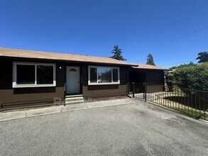 Building Photo - 702 SW Isham St