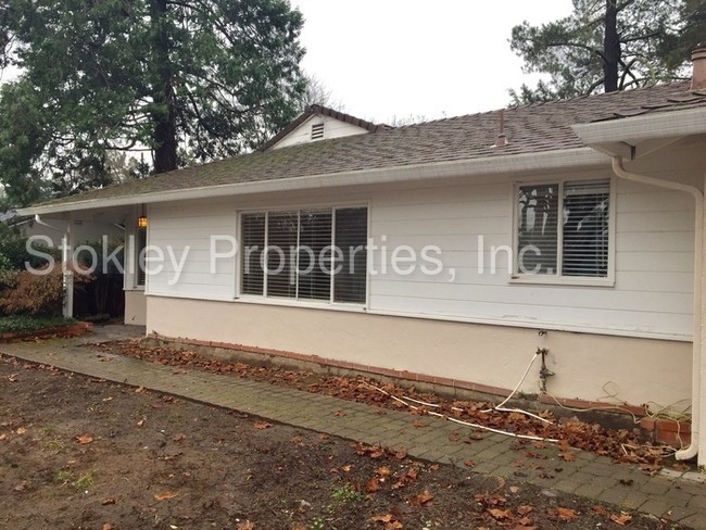 Building Photo - 3301 N Lucille Ln