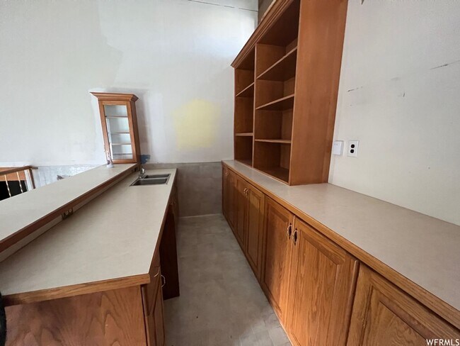 Building Photo - CS-106 N 400 E
