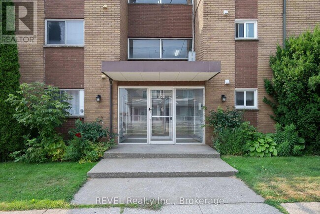 Photo du bâtiment - 5964-5964 Barker St