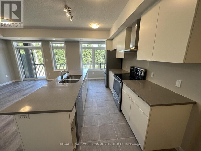 Building Photo - 70 Thatcher Dr