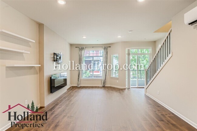 Foto del edificio - Pretty 2 Bedroom 2.5 bath Townhouse in a great location of Beaverton