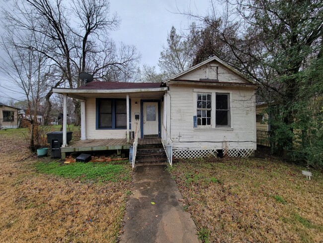 Building Photo - 2039 Looney St