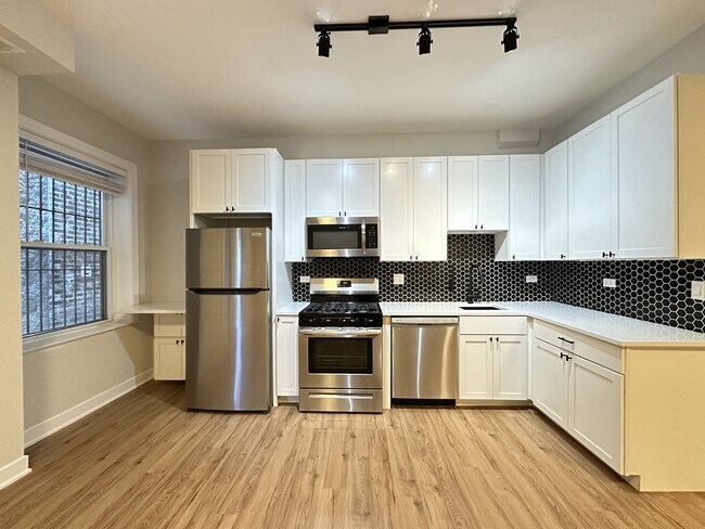 Foto del edificio - 661 W Wrightwood Ave
