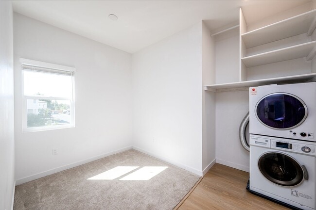 Building Photo - 2201-2217 Bonita Ct