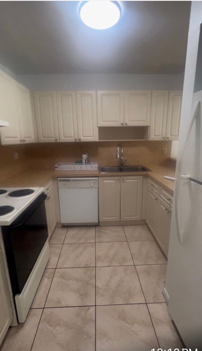 Foto del edificio - 6970 NW 186th St