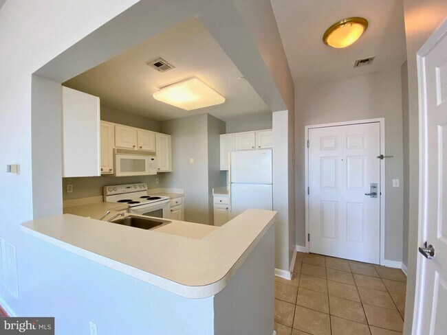 Building Photo - 23 Pierside Dr