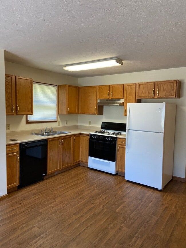 Building Photo - 218 Stonewall Ct