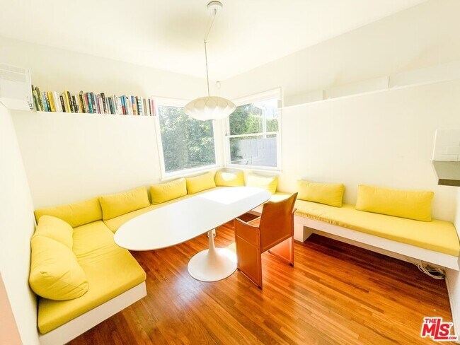 Foto del edificio - 2422 Abbot Kinney Blvd