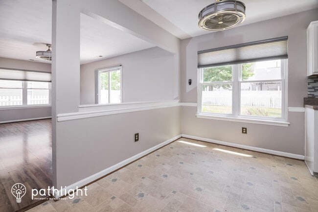 Building Photo - 1401 Shady Tree Way