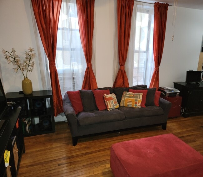 Building Photo - 370 W 118th St
