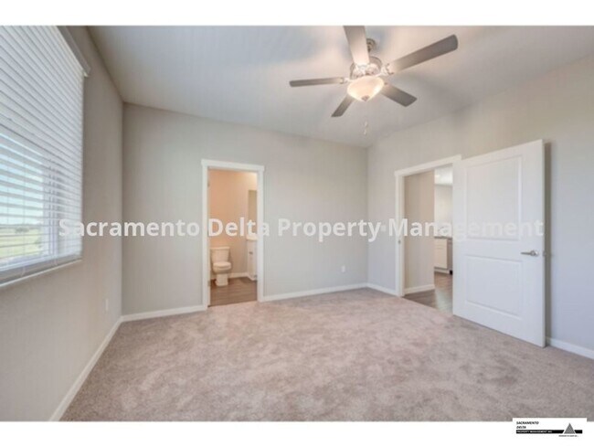 Foto del edificio - 2bed/2.5bath Model Home in West Sac