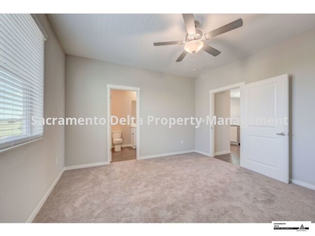 Building Photo - Model Unit in West Sac Development 2bed/2....