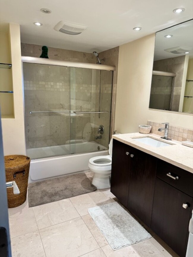Building Photo - 2/2 SUNNY ISLES