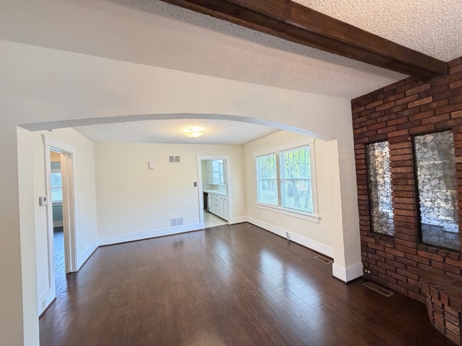 Building Photo - 850 Martin St