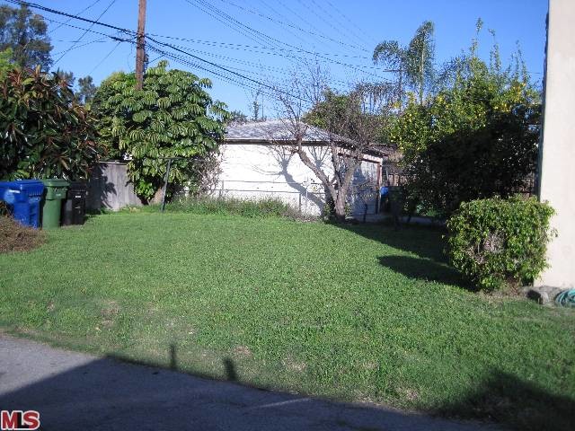 Enorme patio trasero - 1941 Butler Ave