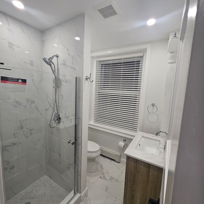 TILED BATHROOM - 133 Halstead Ave