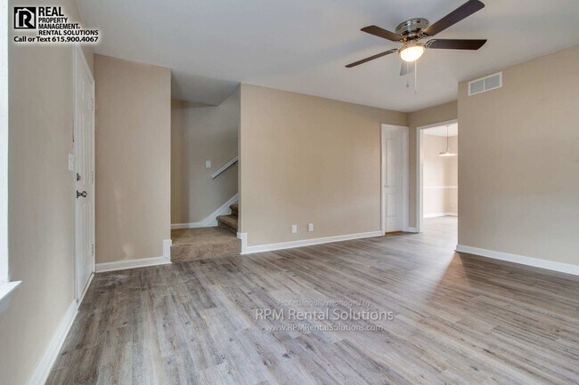 Foto del edificio - 2BD 1-1/2BA updated townhome, steps from MTSU! washer and dryer included!