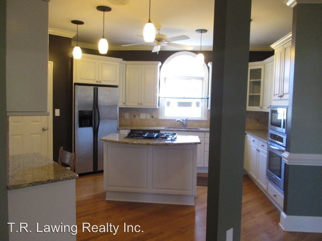 Building Photo - 16300 Autumn Creek Ct