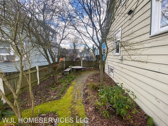 Foto del edificio - 4 br, 2 bath House - 7618 8th Ave NW