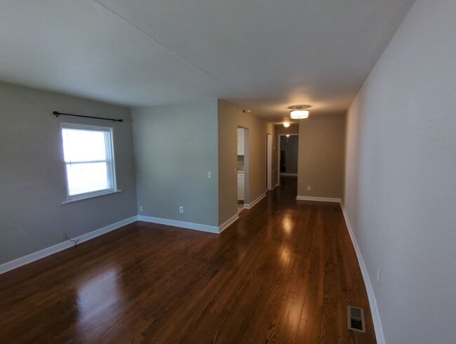 Building Photo - 205 Crisman St