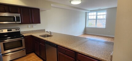 Building Photo - 20 Pond St