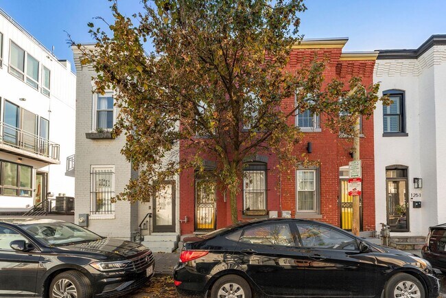 Foto del edificio - 1/2 off 1 month’s rent for a lease start b...