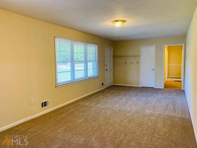 Building Photo - 105 Sunrise Dr