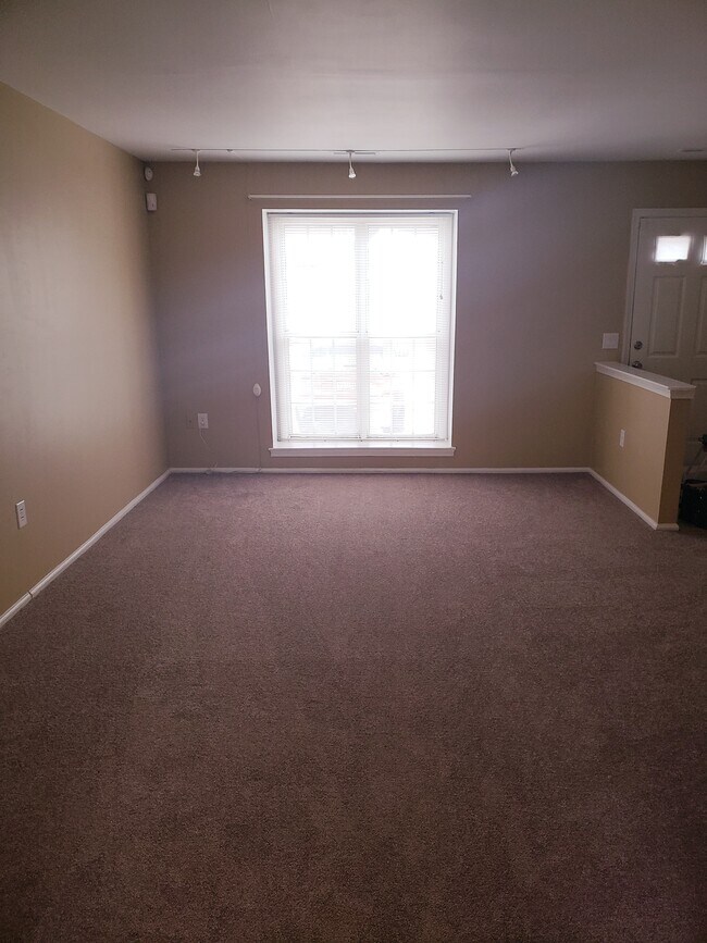 Sala de estar - 3843 Kearnys Inn Pl