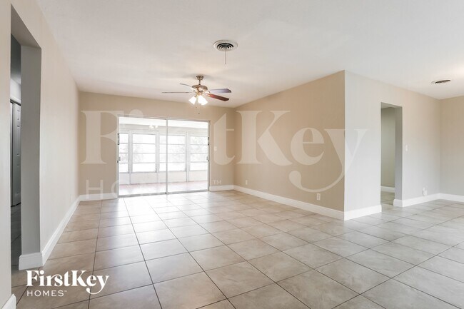 Foto del edificio - 2720 SW 18th St