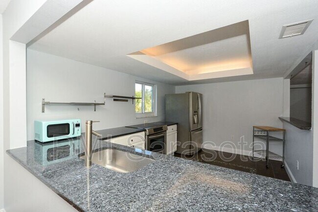 Building Photo - 3300 S Beneva Rd