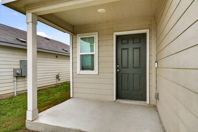Building Photo - Spacious 4-Bed Home with Fenced Yard & Garage in San Antonio – 2,103 Sq Ft of Comfort!