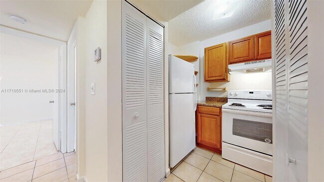 Foto del edificio - 8185 NW 7th St